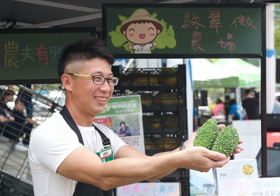 結合小農，國道服務區週末賣青菜