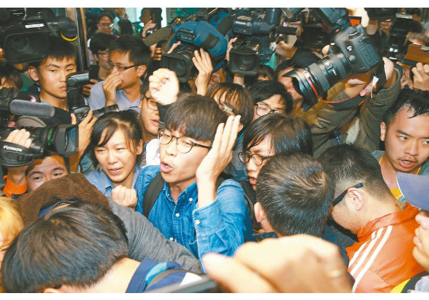 學生抗議砍假 蔡英文：在野同伴 現處不同立場