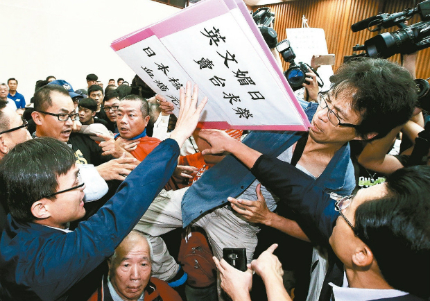 反日本核災食品解禁 公聽會爆流血衝突