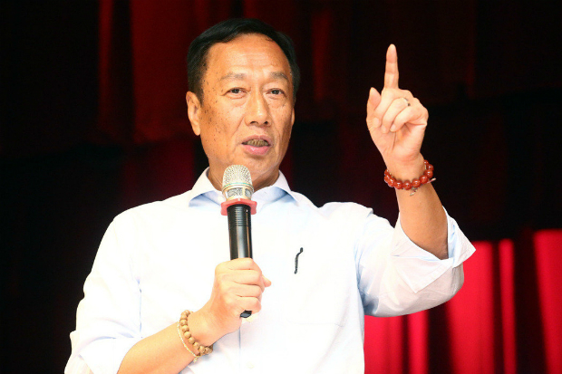 邱復生問是否選總統 郭台銘：老兄別害我