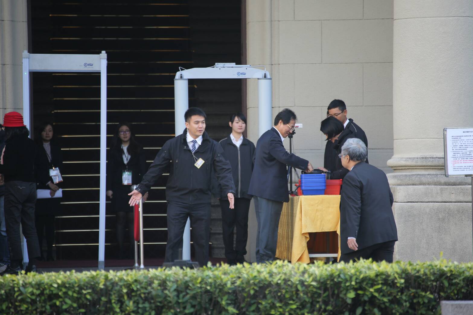 年金改革國是會議 場外抗議 軍警戒備如臨大敵