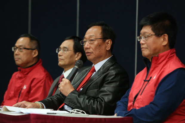 郭台銘：將和蘋果在美國合蓋面板廠