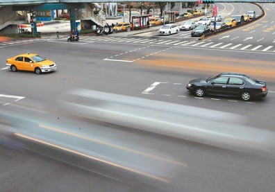 交部砸1.7億 讓路口「變聰明」