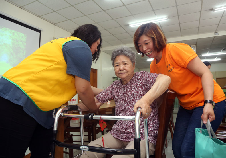 短托、共餐、健康促進 讓老人安心走出家門