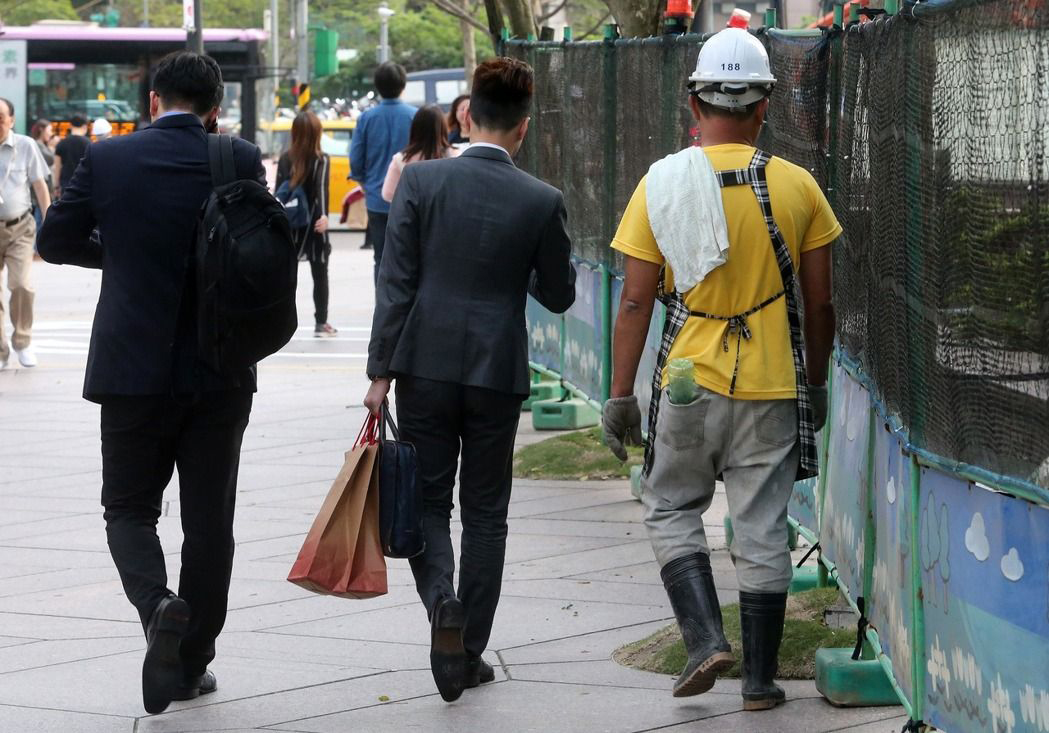 待不住台灣！26K與50K的差距 年輕人出走海外