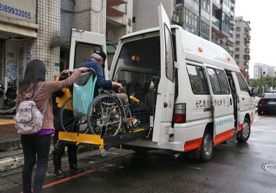 平價巴士接送 減輕往返醫院車資負擔