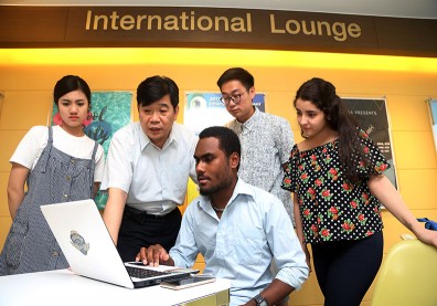 營造全英語授課環境 同學就是外國人