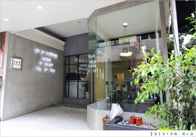 隱藏在逢甲夜市旁的義大利麵咖啡館