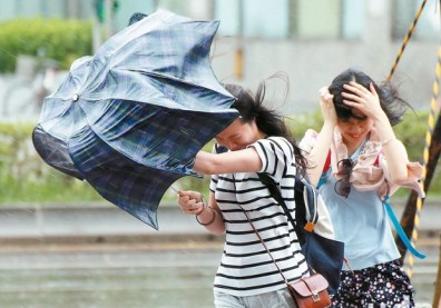 「颱風假不是假」 你沒到班 雇主扣薪沒違法