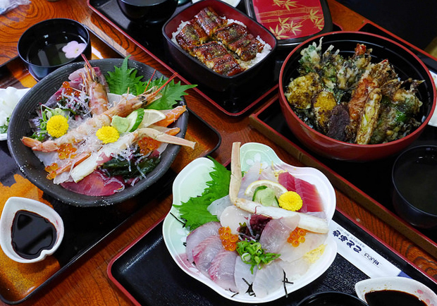 創業百年老舖的「嚇一跳」必吃海鮮丼 