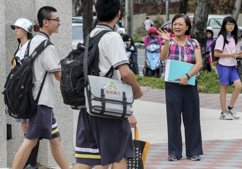 「行政大逃亡」8月將湧現 老師：問題不在加薪