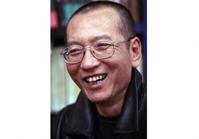 劉曉波六四後央視認罪真相：他們迫父親跪求我