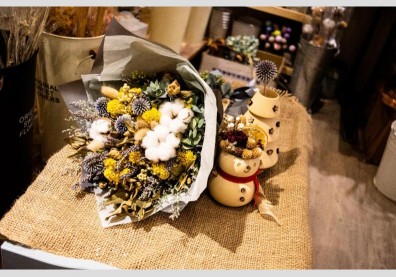 跟上潮流學 DIY 乾燥花，讓家變得更溫暖
