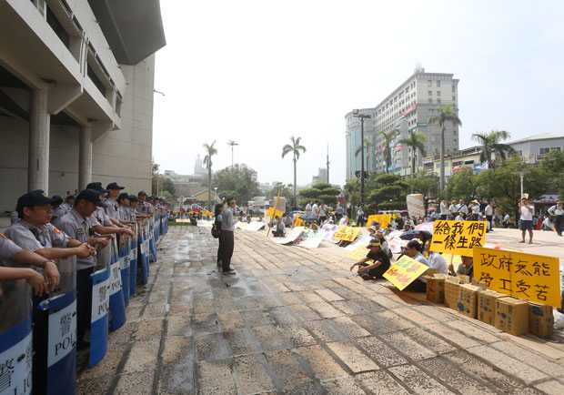 爭取工作權，台化千名員工包圍彰化縣政府_img_5