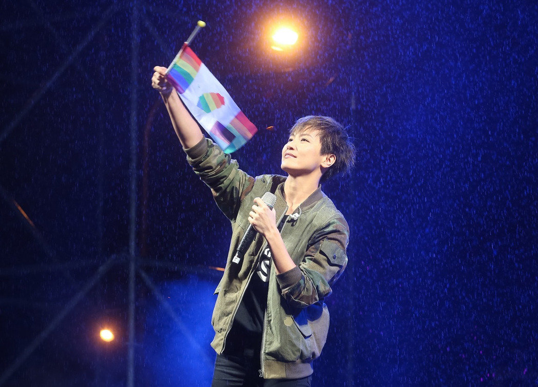 25萬人凱道捍衛婚姻平權 總統府：同志有結婚權利_img_2