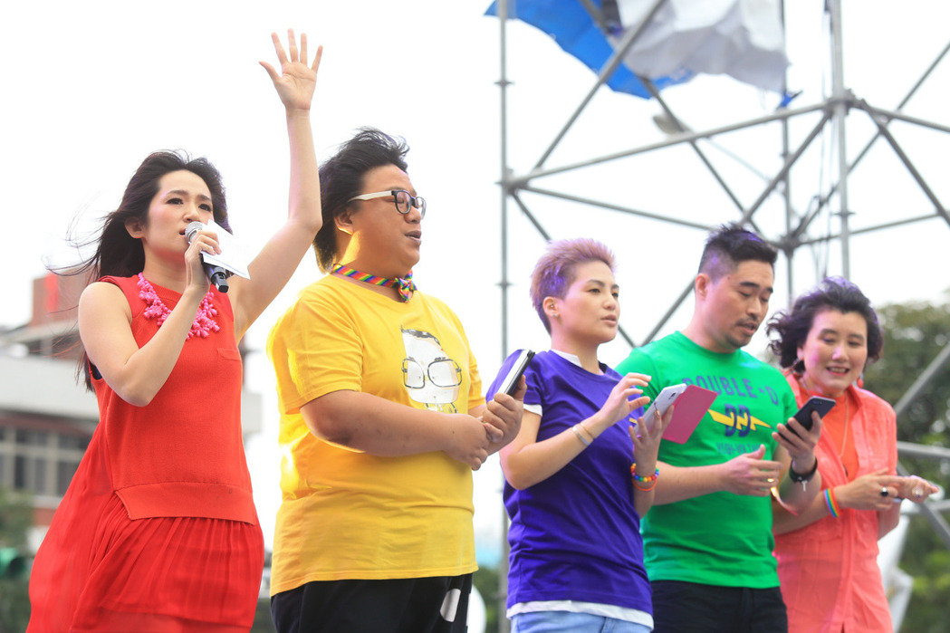 25萬人凱道捍衛婚姻平權 總統府：同志有結婚權利_img_6