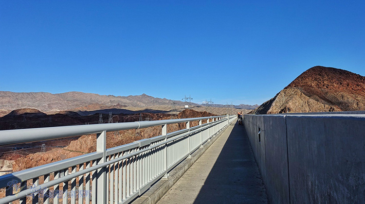 來賭城看什麼門道?來看令人嘆為觀止的吊燈酒吧、胡佛水壩_img_26