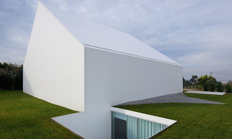 「無窗屋」光從哪裡來？極簡設計引天光，讓地下穴居也能大行光合作用！_img_1