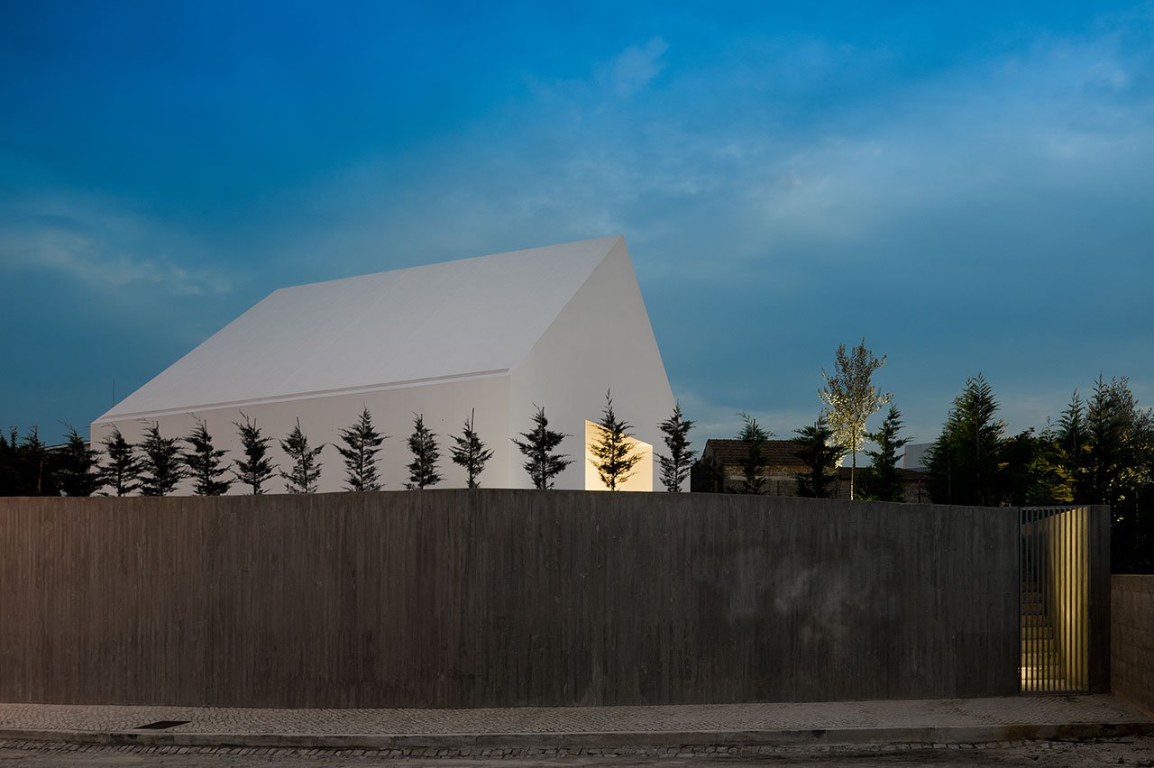 「無窗屋」光從哪裡來？極簡設計引天光，讓地下穴居也能大行光合作用！_img_12