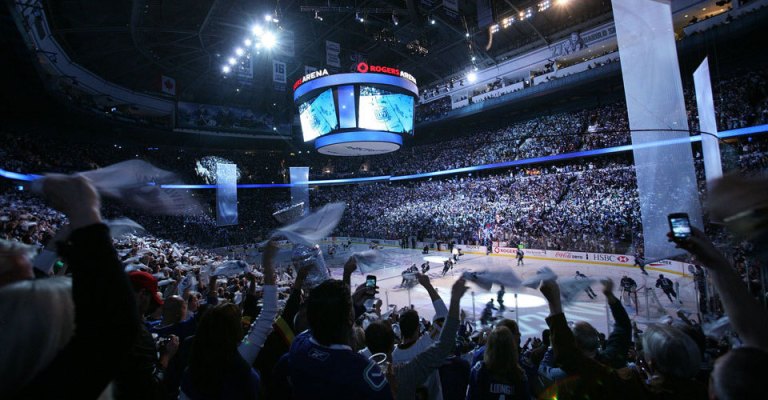 感受冰上的澎湃熱血!加拿大曲棍球賽事初體驗_img_2