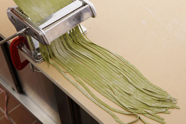 蔬菜麵條在家DIY,菠菜、番茄、胡蘿蔔都可以做_img_7