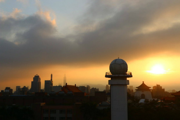 中壢輪胎廠大火煙塵可能飄到台北 醫籲兒童勿在外玩耍_img_1