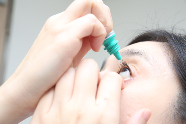 戴隱眼別點人工淚液!乾眼症患者的隱形眼鏡挑選守則_img_2