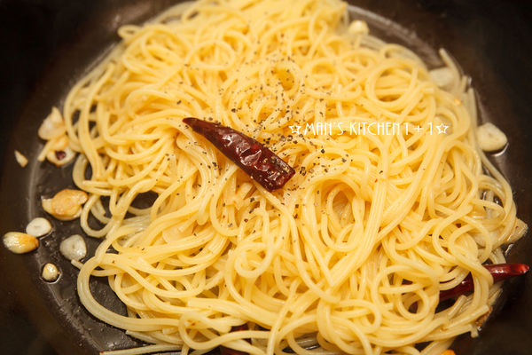 簡單的美味:蒜香培根義大利麵_img_5