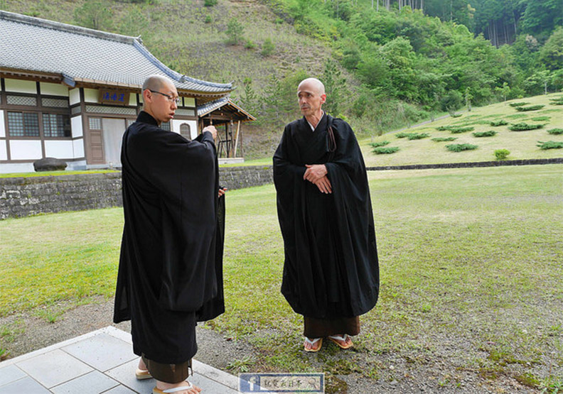 外國和尚會念經!到秘境禪寺體驗坐禪、誦經、茶道_img_2