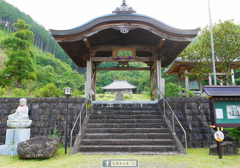 外國和尚會念經!到秘境禪寺體驗坐禪、誦經、茶道_img_3