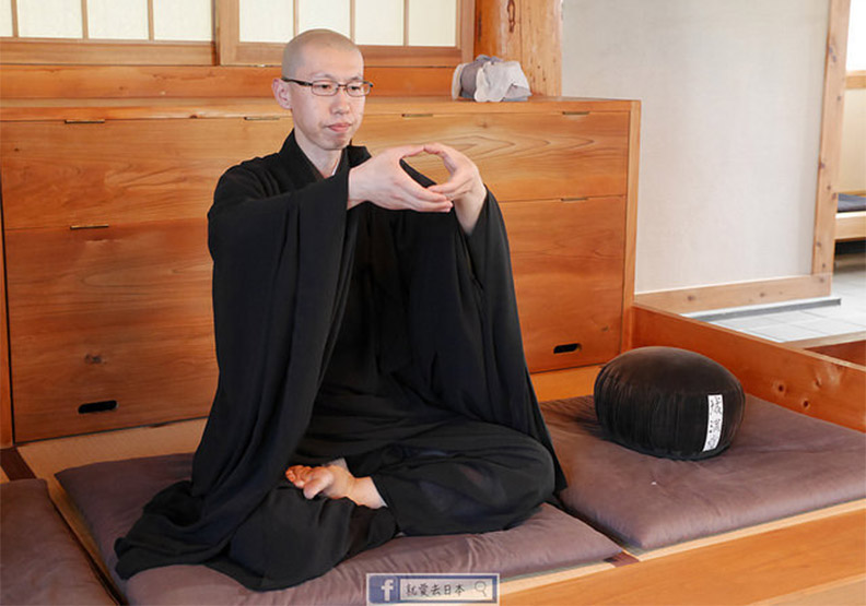 外國和尚會念經!到秘境禪寺體驗坐禪、誦經、茶道_img_11