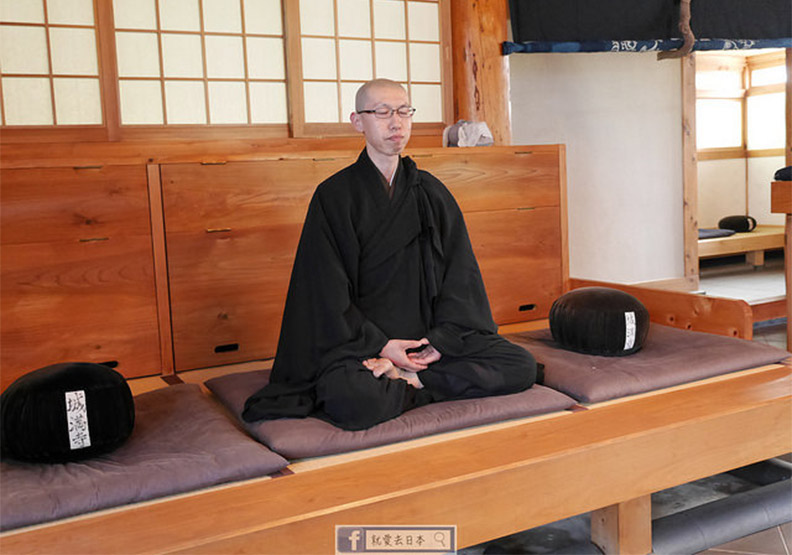 外國和尚會念經!到秘境禪寺體驗坐禪、誦經、茶道_img_12