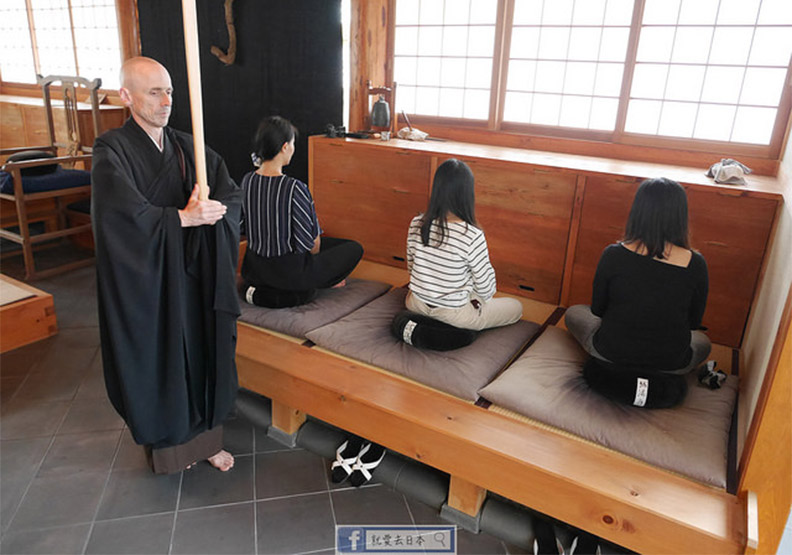 外國和尚會念經!到秘境禪寺體驗坐禪、誦經、茶道_img_15