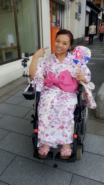 跟體內的39根鋼釘共存,她帶著輪椅去旅行_img_11