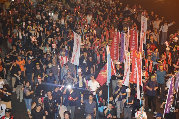 年金改革夜宿圍城！立法院鋸齒鐵拒馬宛如「戒嚴」_img_9