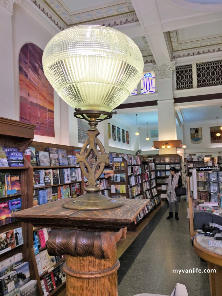 愛雖逝，書香長流。我在全加拿大最美的孟若書店_img_8