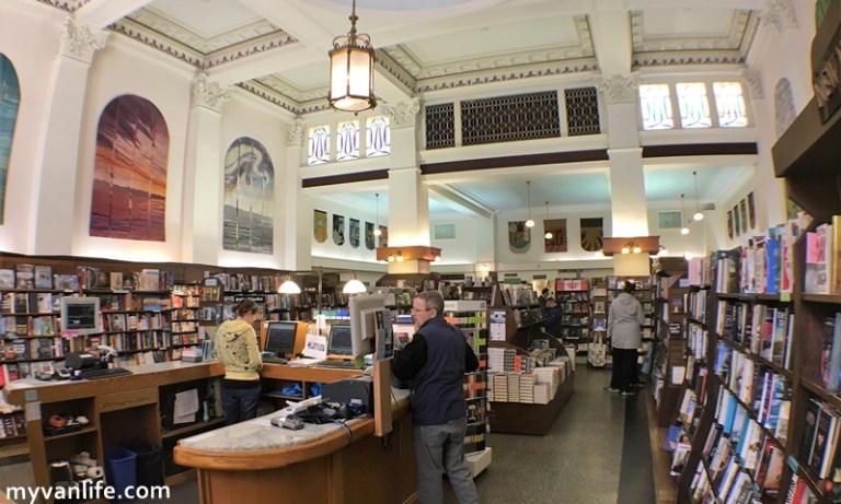 愛雖逝，書香長流。我在全加拿大最美的孟若書店_img_5