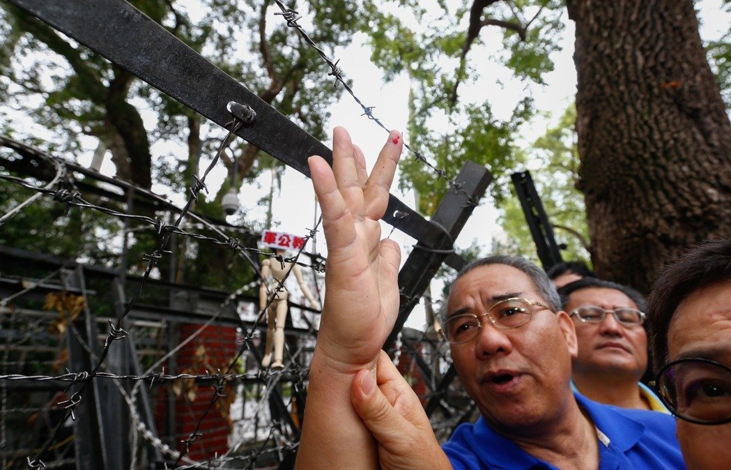 史上最會溝通的政府? 拒馬高度和民怨成正比!_img_2