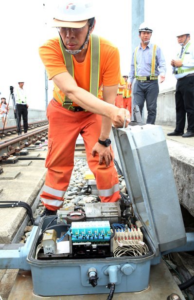 高鐵也曾「車震出軌」 這個秘密武器 救了3百條人命_img_4