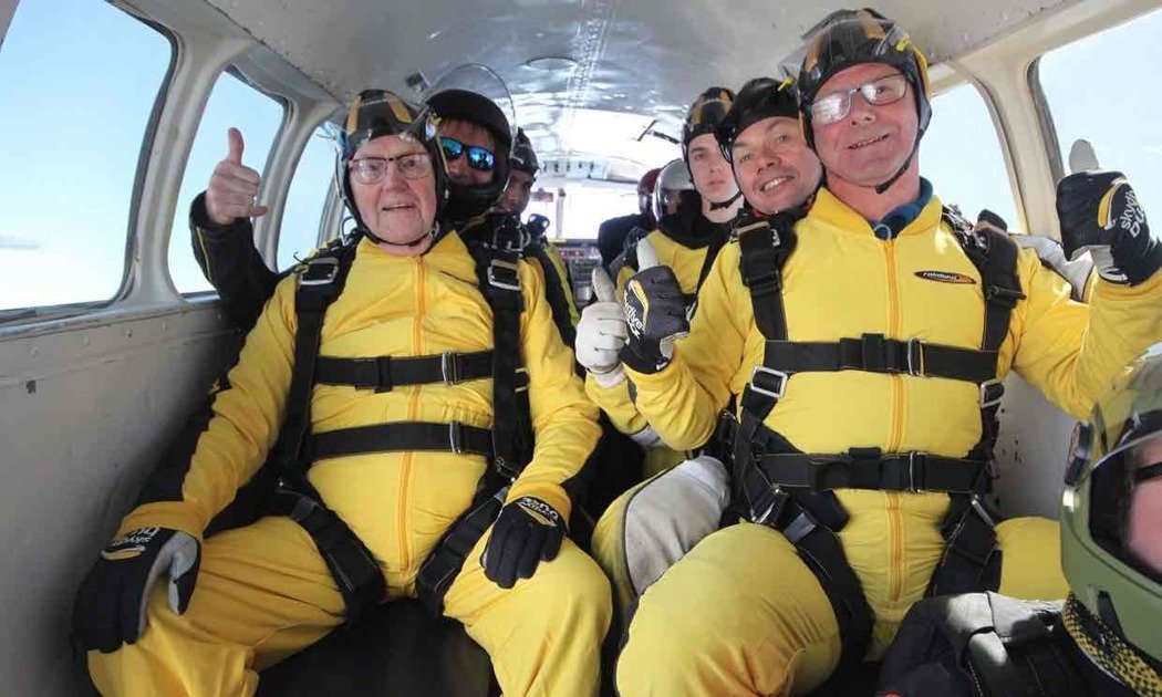 超強101歲人瑞！英國諾曼第登陸老兵成最老跳傘人_img_1