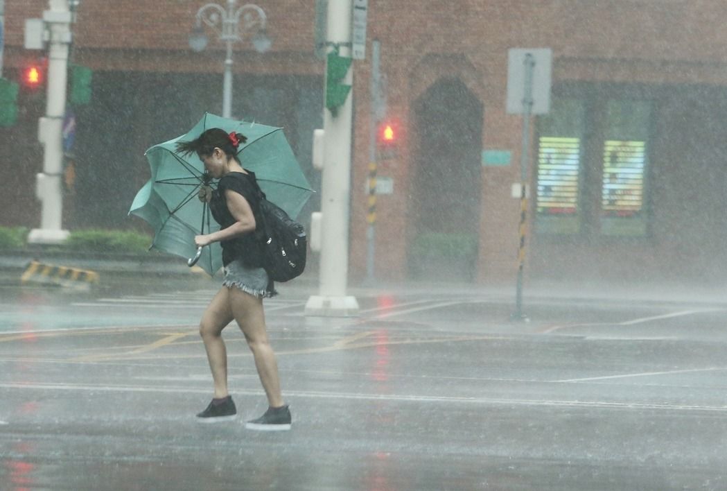 「颱風假不是假」 你沒到班 雇主扣薪沒違法_img_1