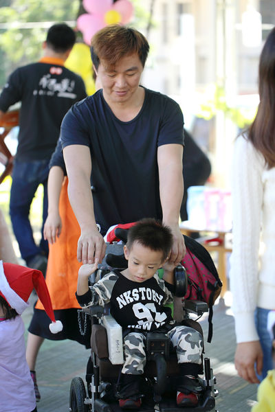 暖陽下的聖誕節：旗療慢飛天使與家人_img_2