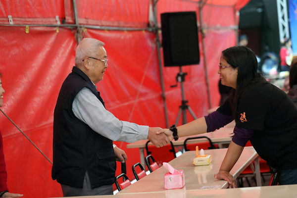 百人共餐,熱鬧吃一頓飯_img_1