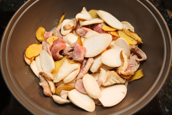 濃郁麻油結合米酒香氣:麻油松阪豬_img_2