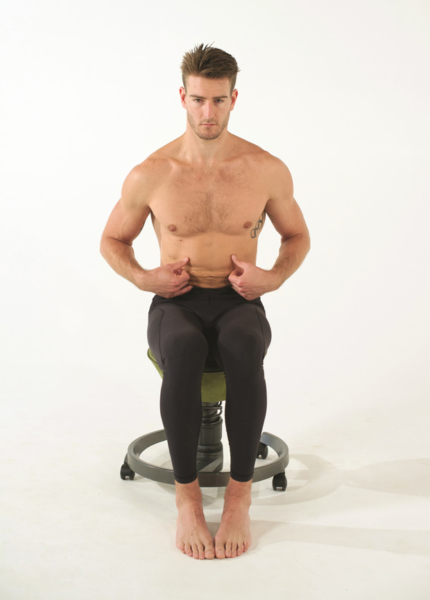 雷神索爾也在練的紓壓運動!坐姿紓壓式:背挺直,腹緊實_img_1