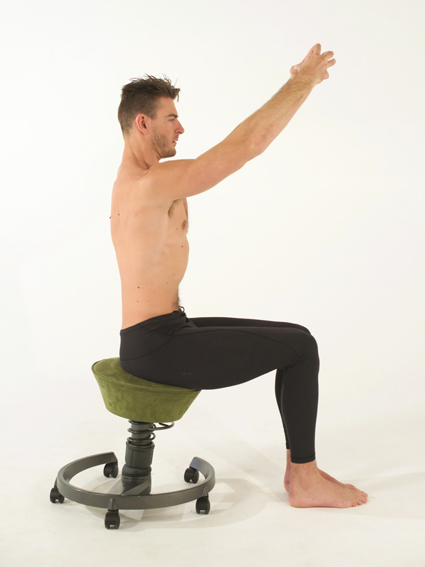 雷神索爾也在練的紓壓運動!坐姿紓壓式:背挺直,腹緊實_img_4