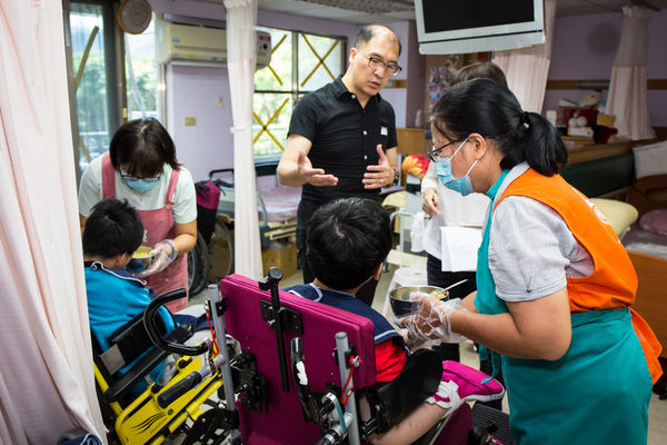 以同理心協助障礙者進食,彌補用餐不便的苦_img_8