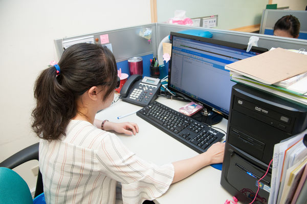 罕病讓視力漸漸流失,但她仍正向努力面對生活_img_1