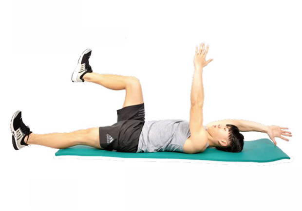 啟用軀幹穩定肌群，核心訓練前的 3 組暖身動作_img_2