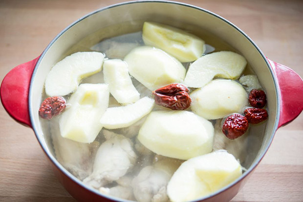 甜蜜蜜暖入心!兩個步驟就完成的蘋果雞湯_img_2